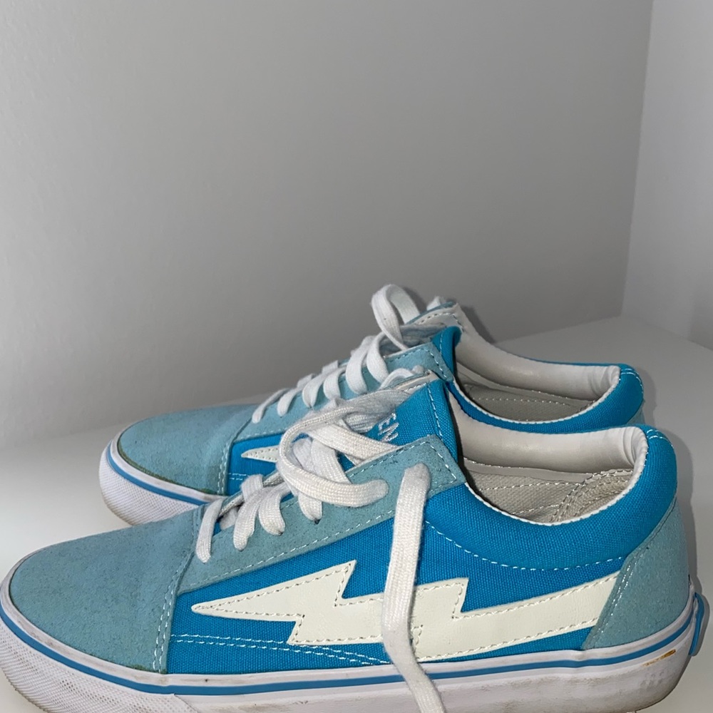 Revenge storm in blue, size men’s 4, size 6 in women’s